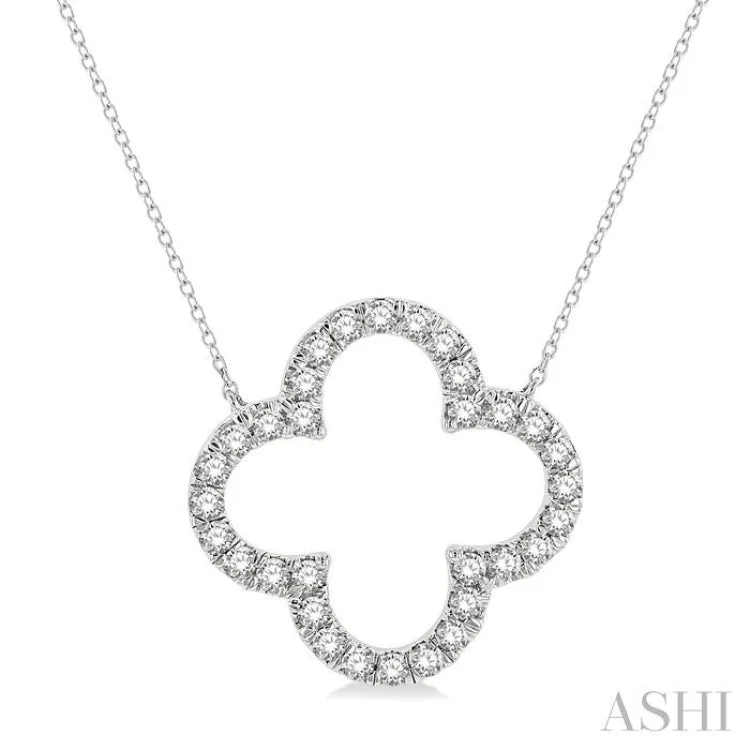 1 Ctw Clover Round Cut Diamond Necklace in 14K White Gold