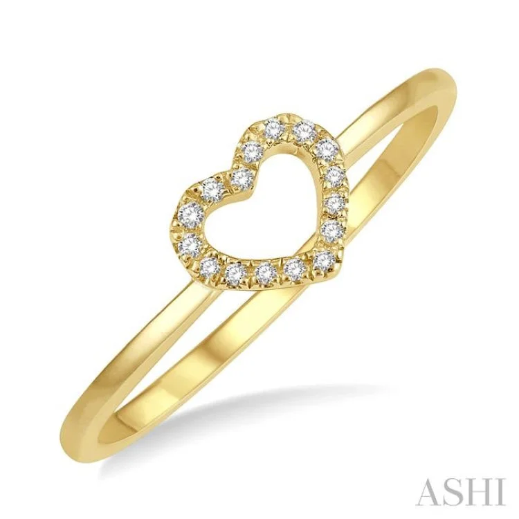 1/20 ctw Heart Charm Round Cut Diamond Ladies Ring in 10K Yellow Gold