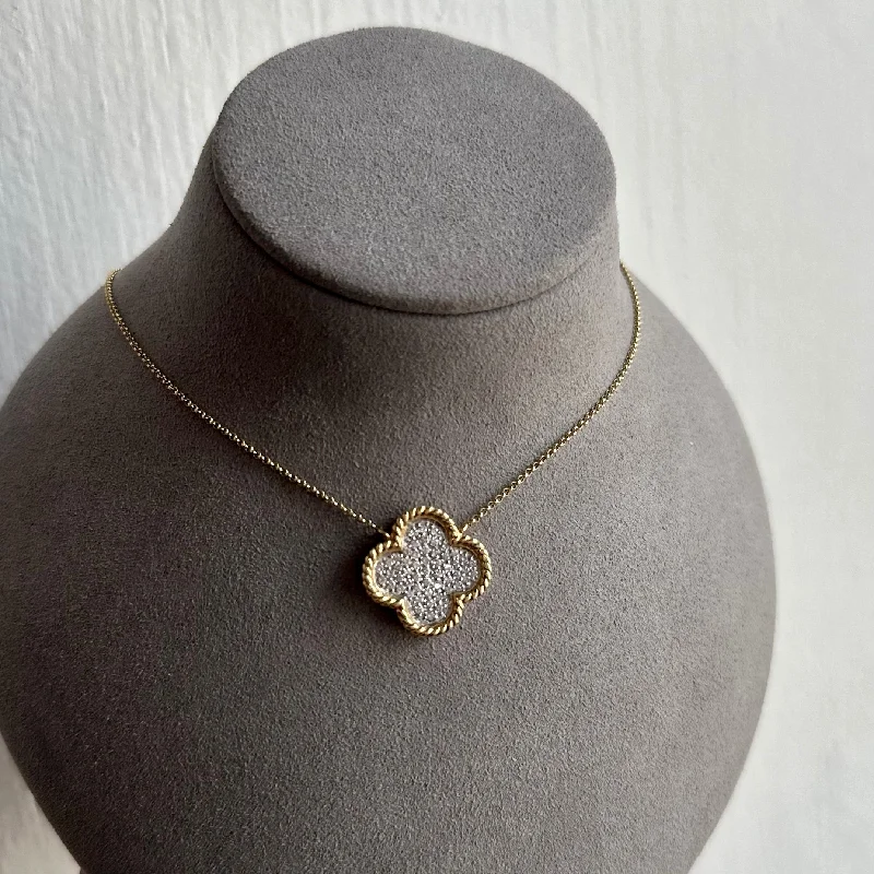 18kt Clover Necklace with Diamonds